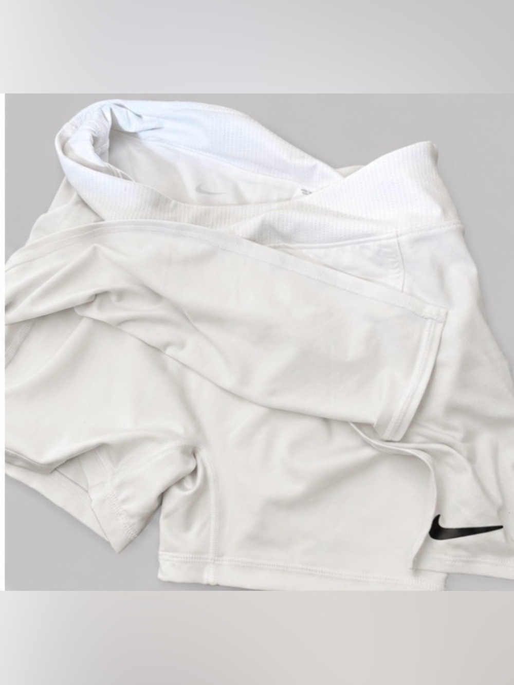 Nike Women's White Tennis / Golf Skort with Inner Shorts. Size: Small - Picture 4 of 5